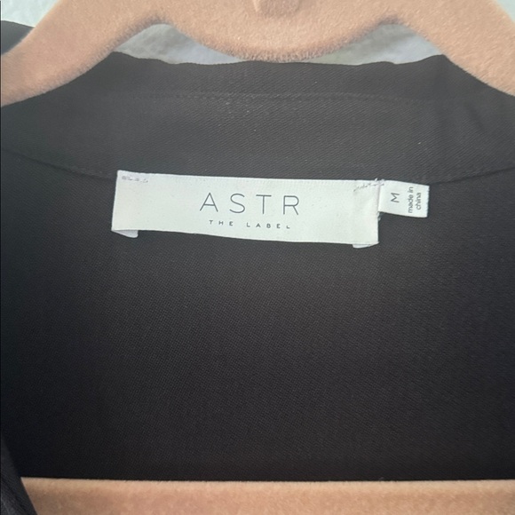 Astr the Label Collar Long Sleeve Shift Dress. Black. Size M. EUC. - Picture 5 of 6